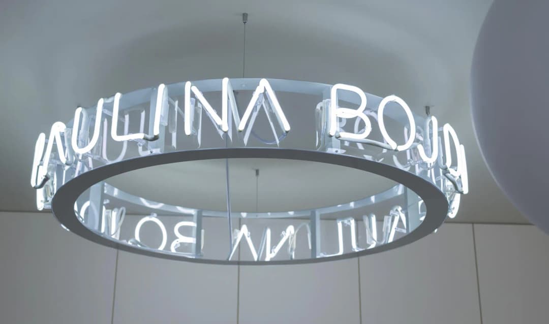 Neon in vetro come lampada a sospensione di lusso