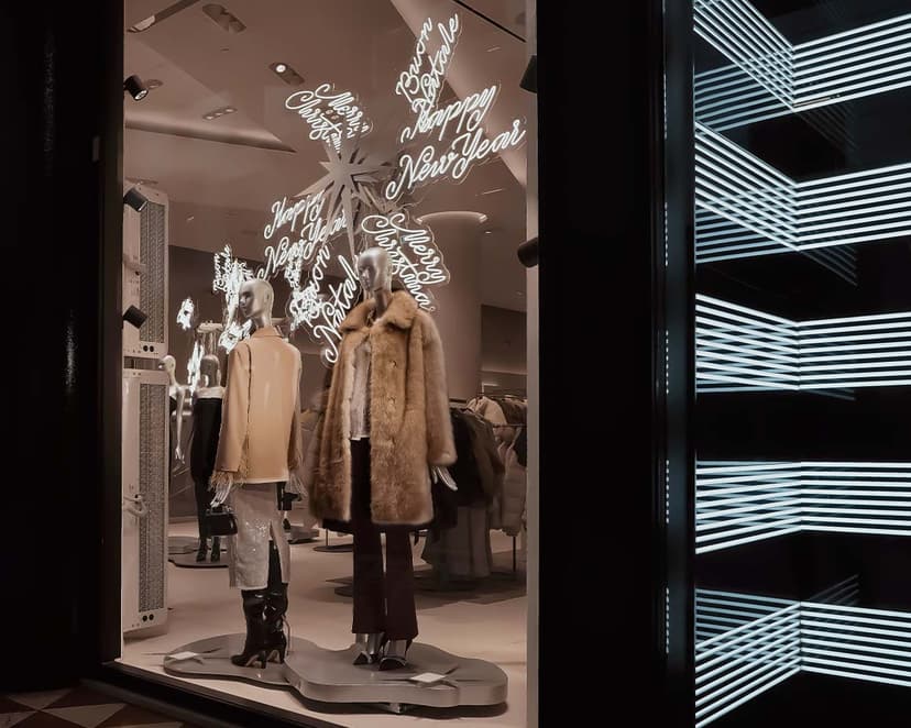 Does your storefront change with the seasons? How to combine décor with brand identity