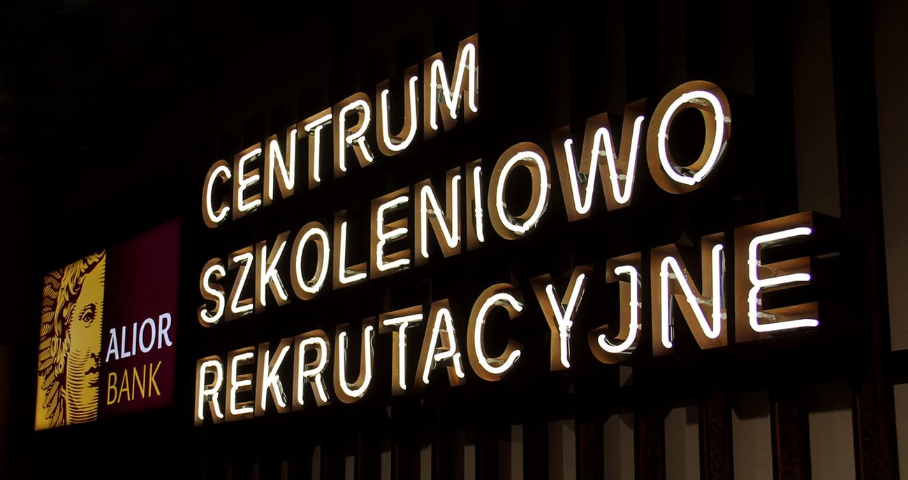 Litery metalowe, reklamy z metalu, zardzewiała blacha Litery metalowe, reklamy z metalu, zardzewiała blacha