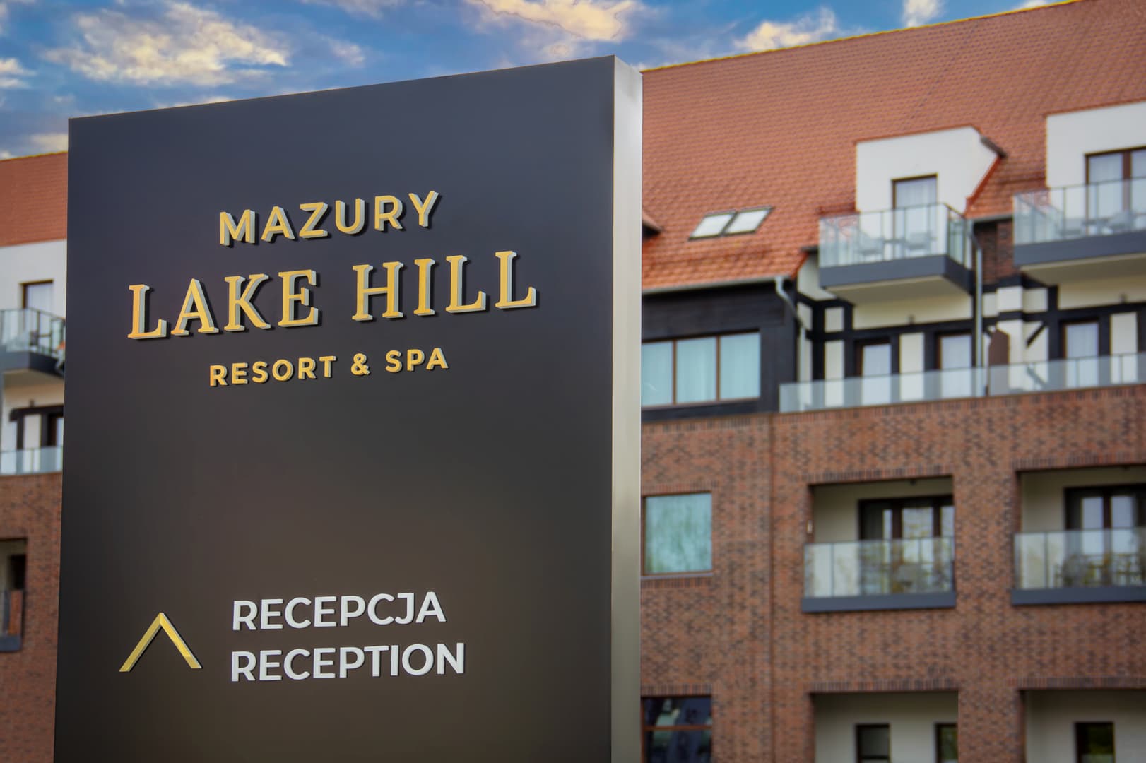 Szyld reklamowy wolnostojący Lake Hill